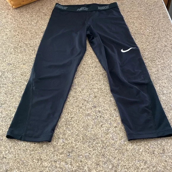 Nike Black Active Capri Crop Leggings Tights Medium - Picture 6 of 15